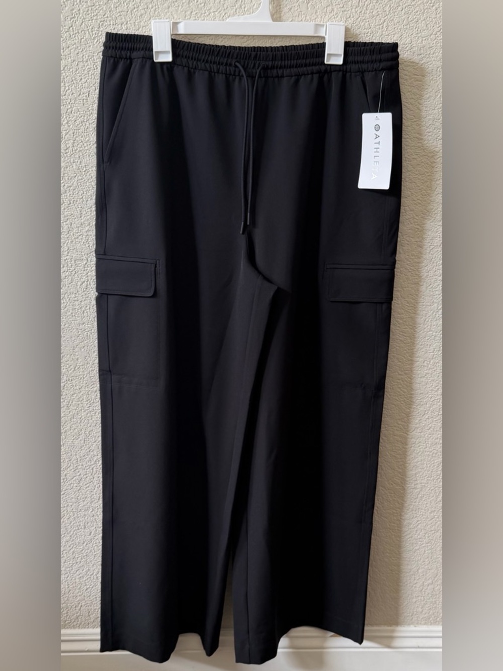 Athleta Size Large Promenade Cargo Pant Snap Pockets Wide Leg Black Pull On